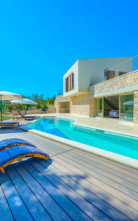 Villa Pine Haven: all'aperto, Esterni, Piscina