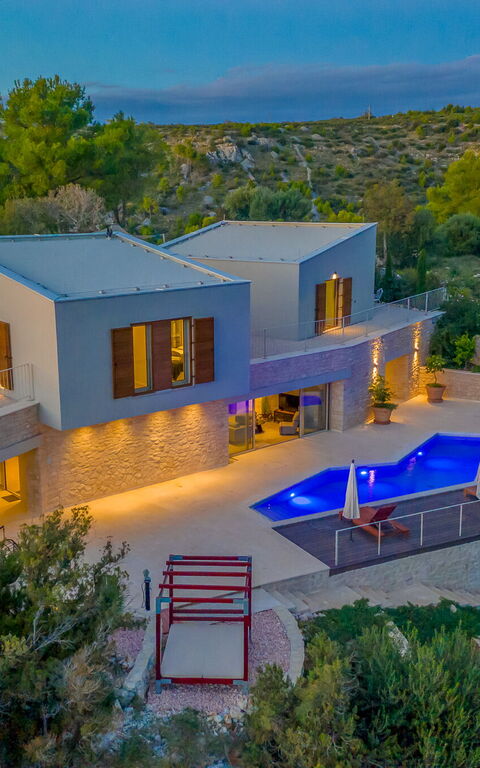 Villa Pine Haven: all'aperto, Esterni, Piscina