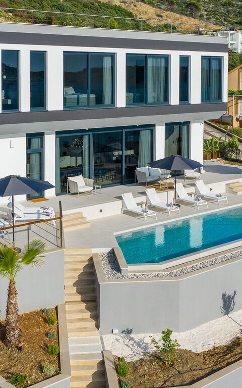 Villa Allina: Piscina, Vista Panoramica