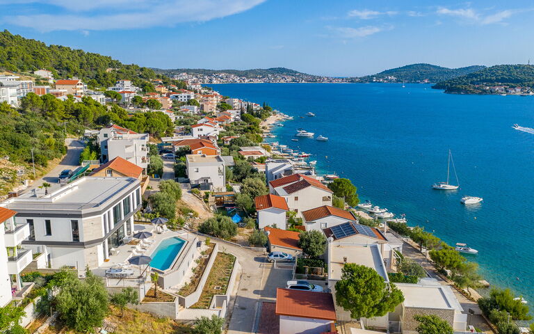 Villa Allina: Piscina, Vista Panoramica