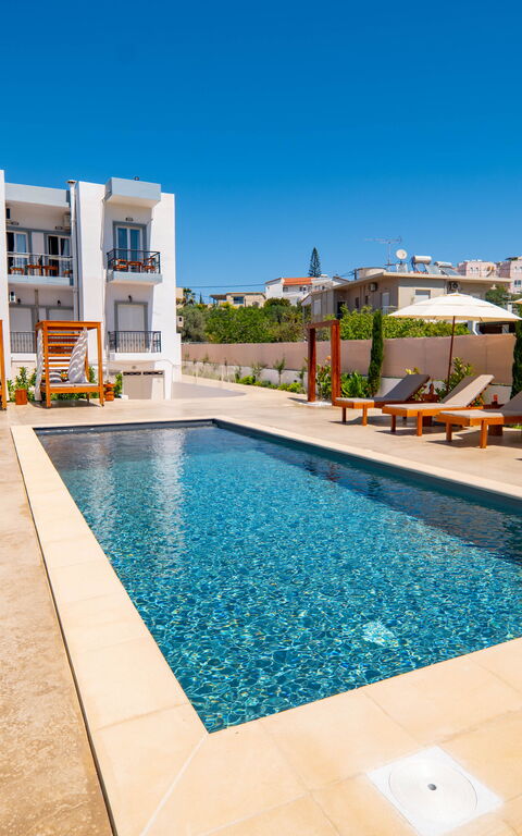 Christianna Apartments: all'aperto, Piscina