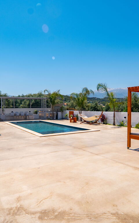 Christianna Apartments: all'aperto, Piscina