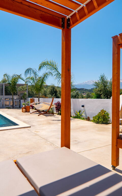 Christianna Apartments: all'aperto, Piscina
