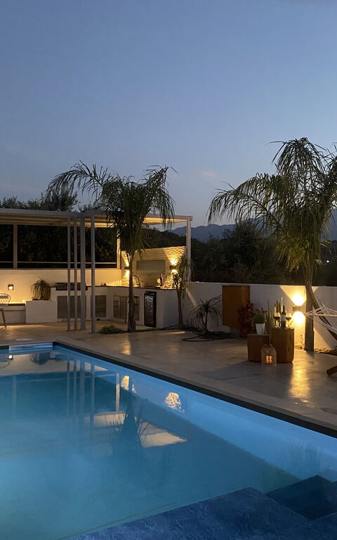 Christianna Apartments: all'aperto, Piscina