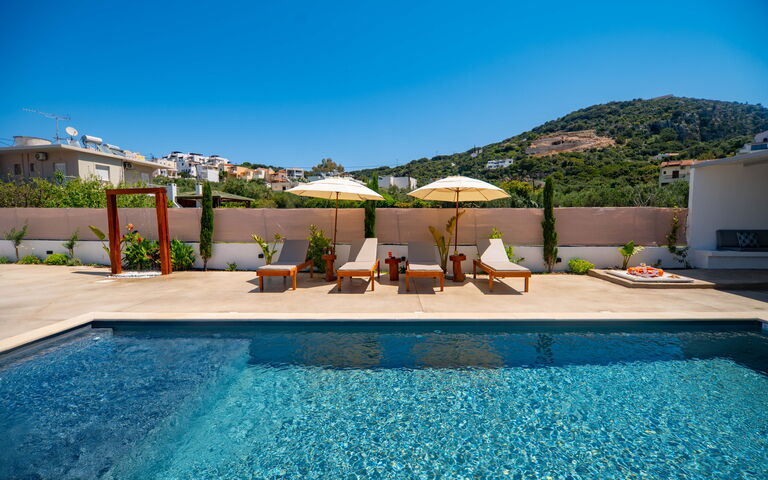 Christianna Apartments: all'aperto, Piscina