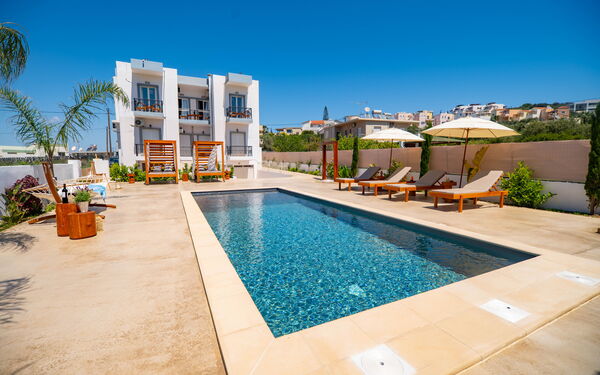 Christianna Apartments: all'aperto, Piscina
