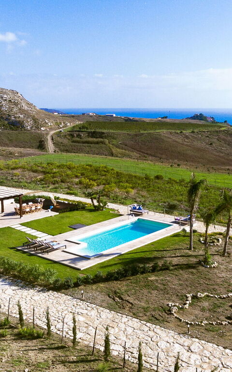 Villa Erakle: Giardino, Piscina, Vista Panoramica