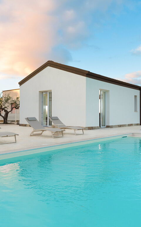 Villa Sike: all'aperto, Esterni, Piscina