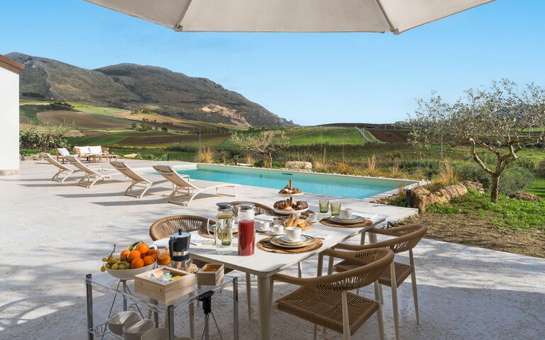 Villa Sike: all'aperto, Balcone / Terrazza / Patio, Esterni, Piscina, Vista Panoramica