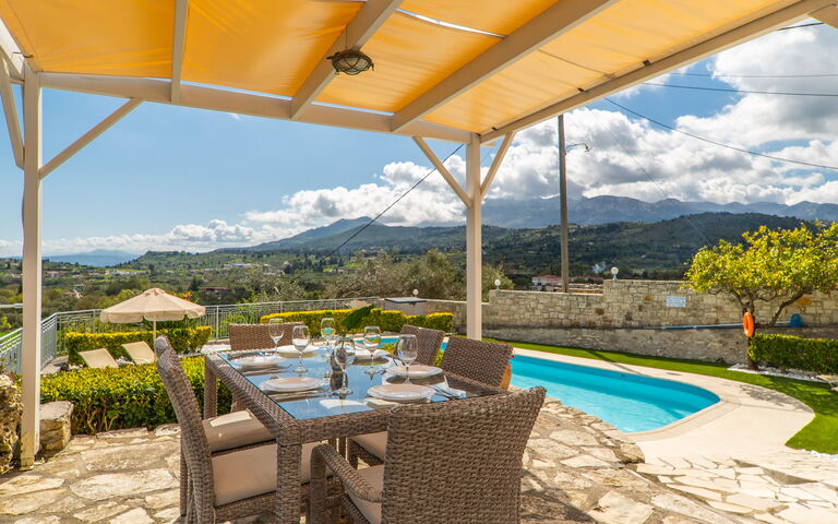 Villa Faye: all'aperto, Balcone / Terrazza / Patio, Estate, Piscina, Primavera, Vista Panoramica