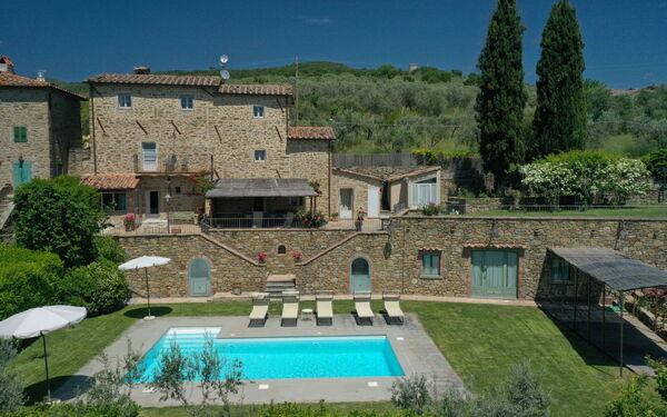 Villa le Corchie: all'aperto, Esterni