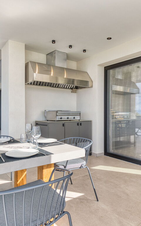 Villa Dominante: all'aperto, Esterni