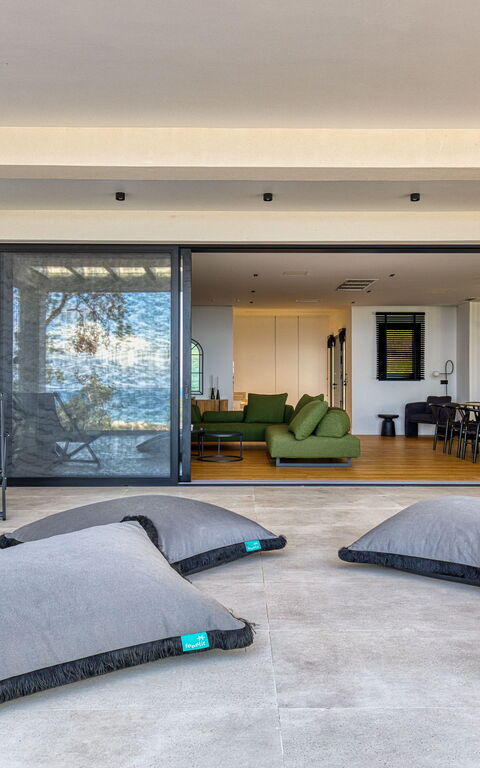 Villa Dominante: all'aperto, Esterni