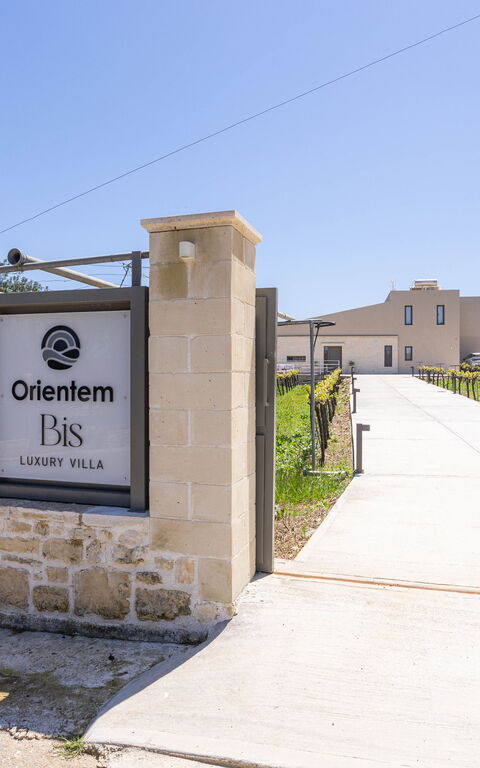 Villa Orientem Bis: all'aperto, Entrata Principale, Esterni