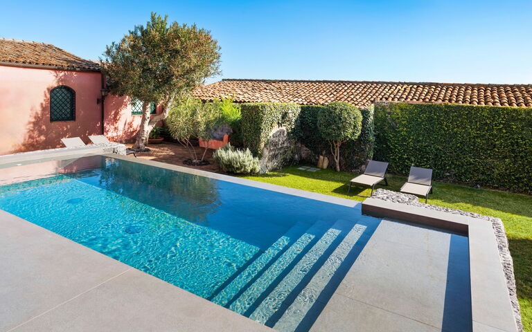 Micanera House: all'aperto, Esterni, Giardino, Piscina