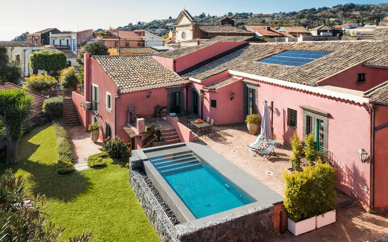 Micanera House: all'aperto, Esterni, Giardino, Piscina