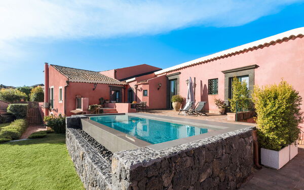 Micanera House: all'aperto, Esterni, Giardino, Piscina