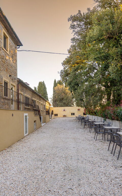 Borgo Ariano: all'aperto, Esterni