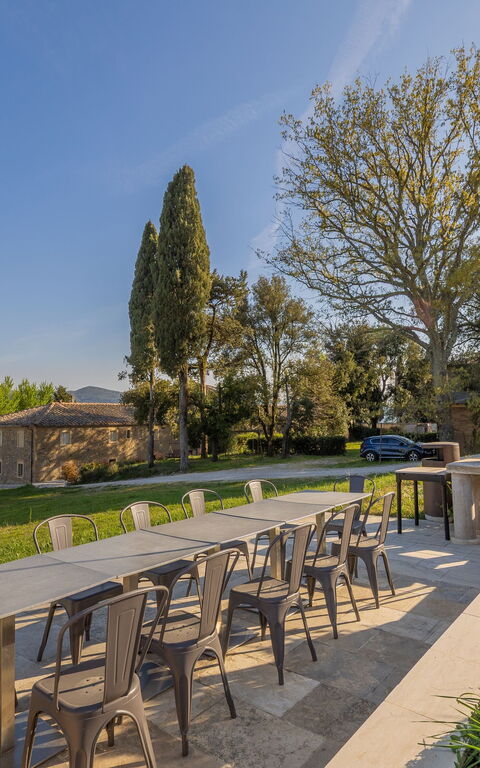 Borgo Ariano: all'aperto, Esterni