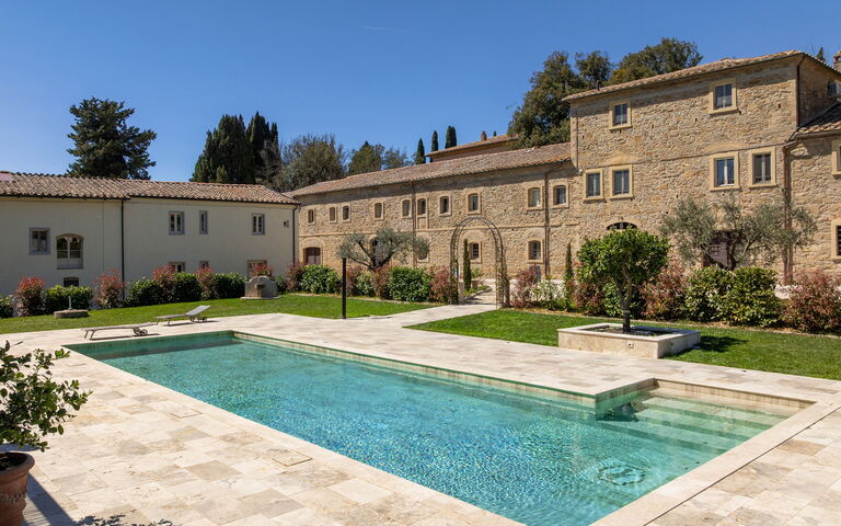 Borgo Ariano: all'aperto, Esterni