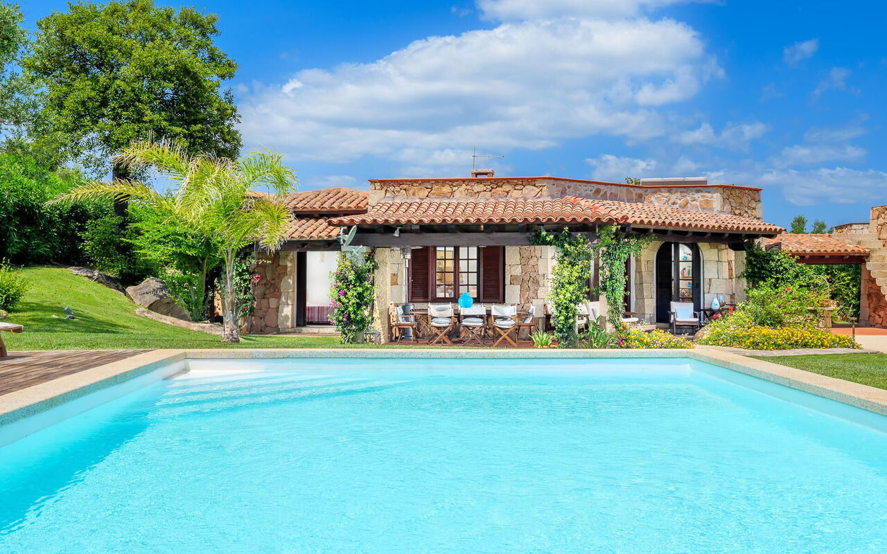 Villa Silenis: all'aperto, Esterni, Piscina