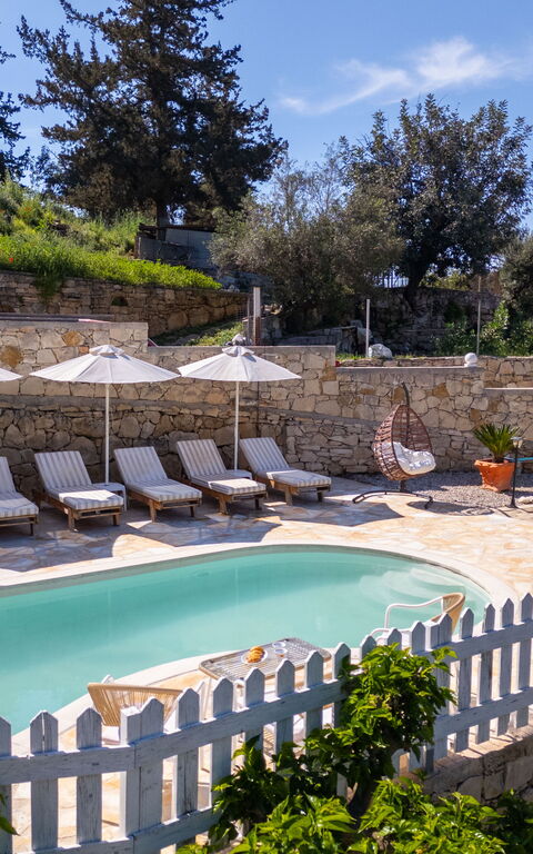 Villa Nikolas: all'aperto, Esterni, Piscina