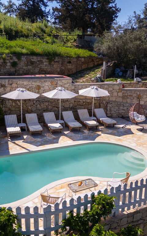 Villa Nikolas: all'aperto, Esterni, Piscina