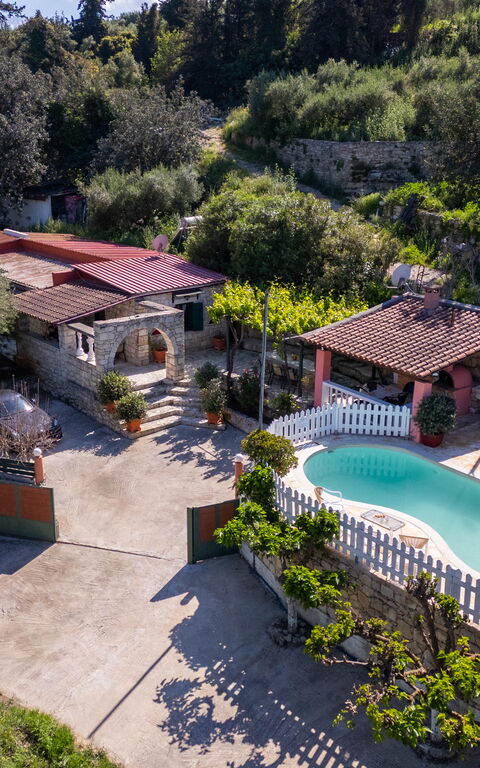 Villa Nikolas: Piscina, Vista Panoramica