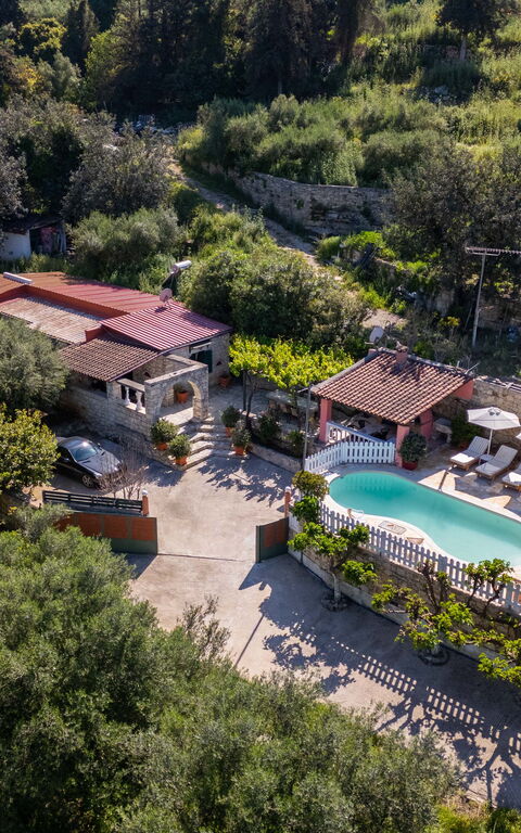 Villa Nikolas: Piscina, Vista Panoramica