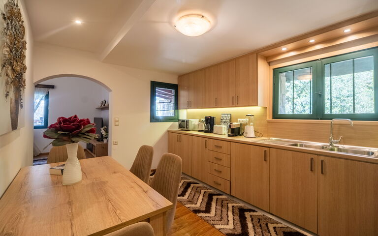 Villa Nikolas: Cucina, Sala da pranzo