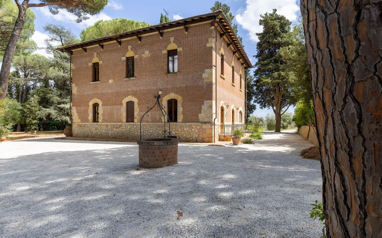 Villa Silvia: all'aperto, Esterni