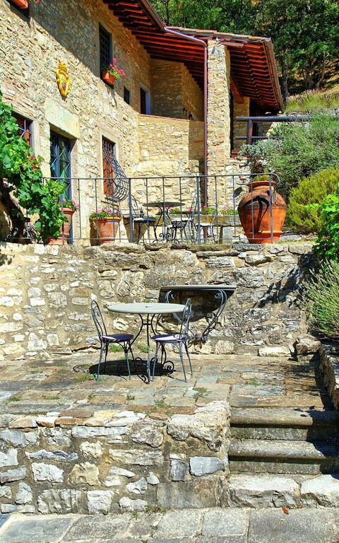 Villa Lonciano - 2026: all'aperto, Esterni