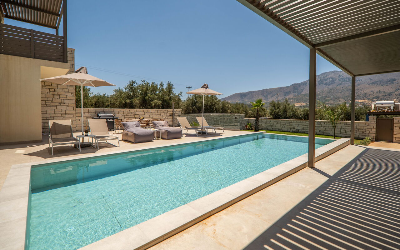 Villa Zen Chrysi: all'aperto, Esterni, Piscina