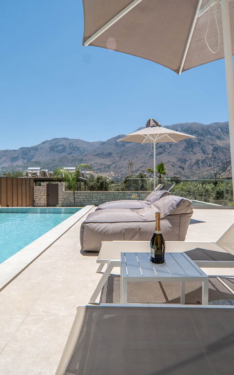 Villa Zen Aphrodite: all'aperto, Esterni, Piscina