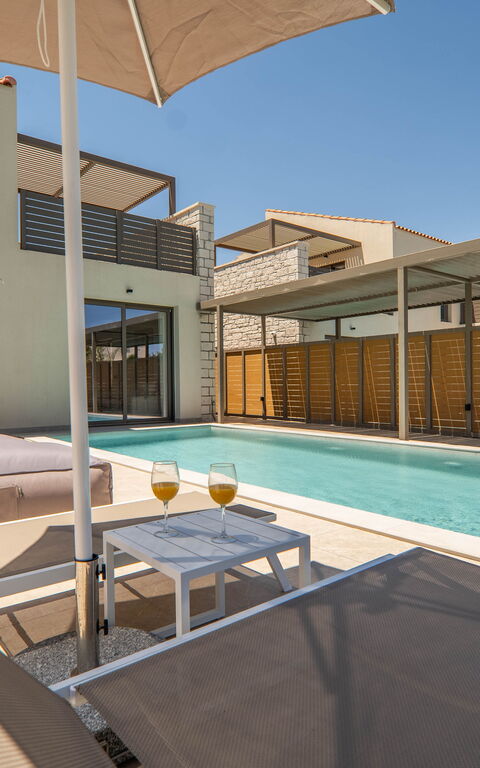 Villa Zen Hephaistos: all'aperto, Esterni, Piscina