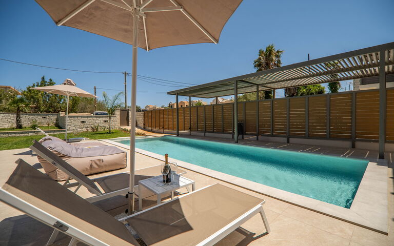 Villa Zen Hera: all'aperto, Esterni, Piscina