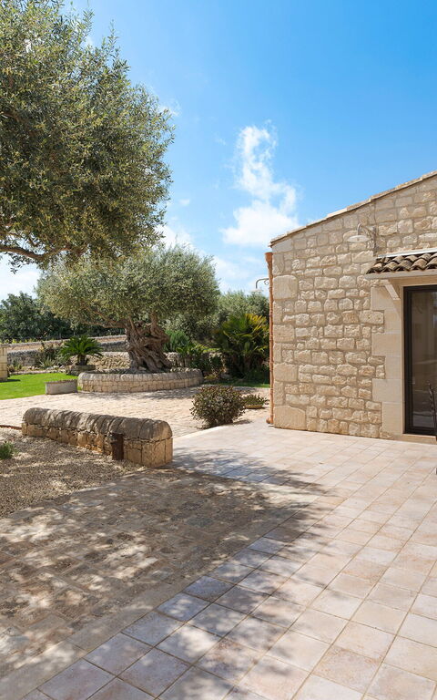 Corte Antigua: all'aperto, Esterni