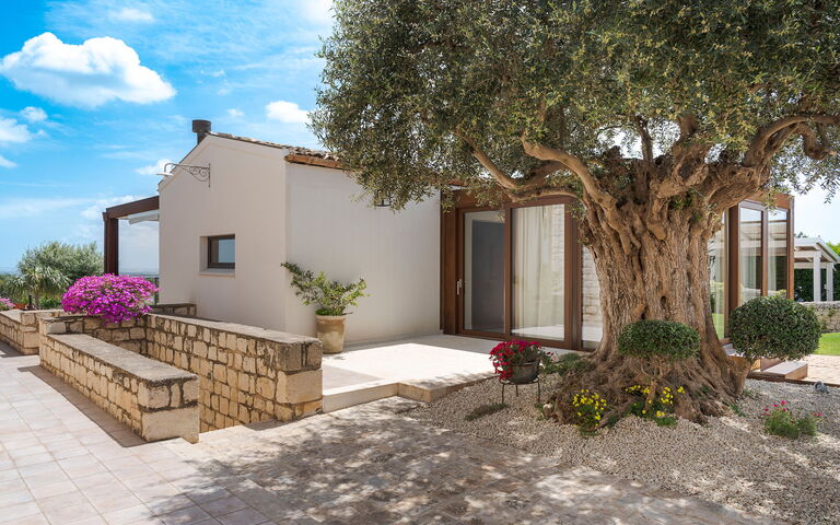 Corte Antigua: all'aperto, Esterni