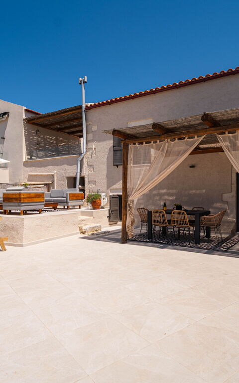 Villa Platon: all'aperto, Esterni