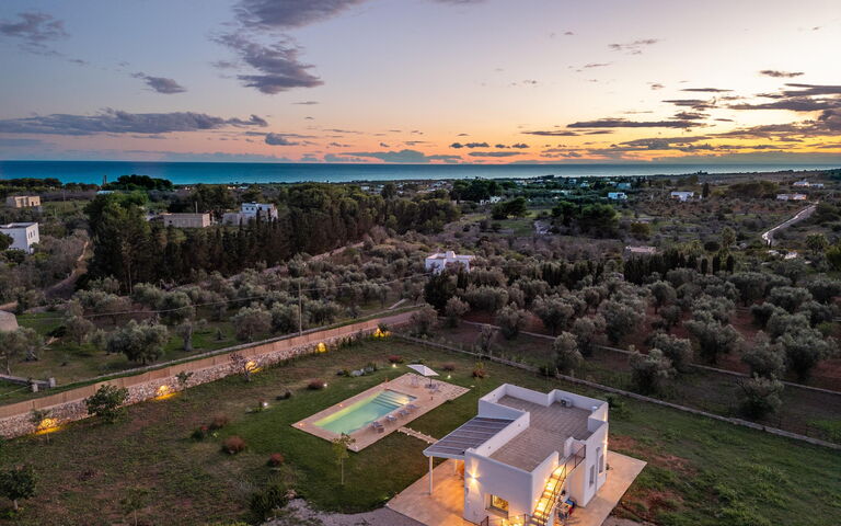 Villa Incantesimo: Giardino, Piscina, Vista Panoramica
