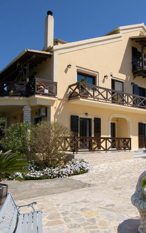 Villa Irida: all'aperto, Esterni