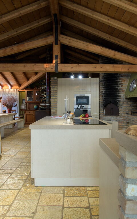 Villa Irida: Cucina, Sala da pranzo, Soggiorno