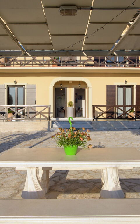 Villa Irida: all'aperto, Esterni