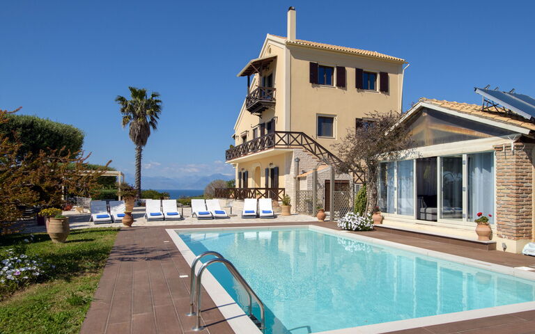 Villa Irida: all'aperto, Esterni, Piscina