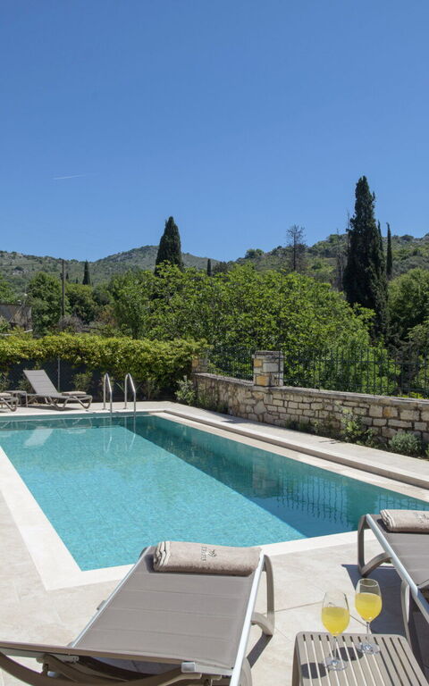 Villa Eleas Ikos: all'aperto, Esterni, Piscina