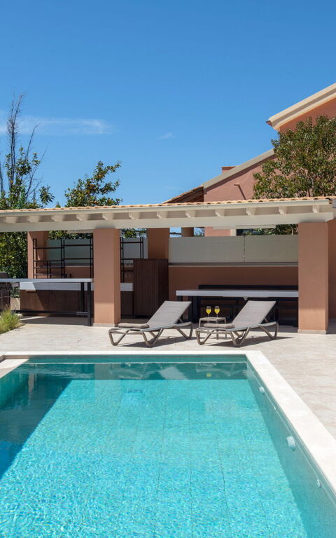 Villa Eleas Ikos: all'aperto, Esterni, Piscina