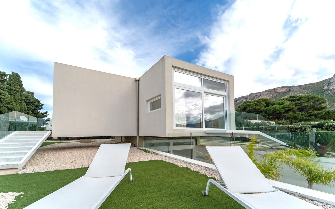 Villa Pizzolungo: all'aperto, Esterni