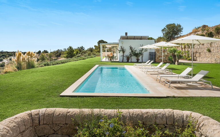 Villa Petite Afrique: all'aperto, Esterni, Giardino, Piscina