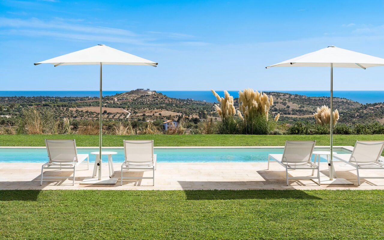 Villa Petite Afrique: all'aperto, Esterni, Giardino, Piscina