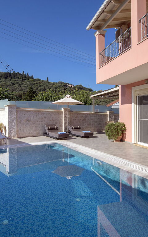 Doctor'S House: all'aperto, Esterni, Piscina